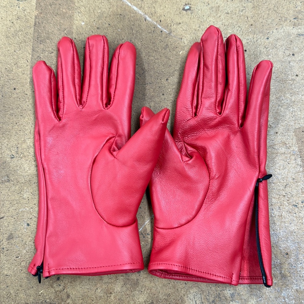 Men’s Large unlined red leather gloves.